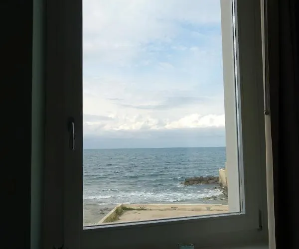 La Finestra Sul Mare Apartman *